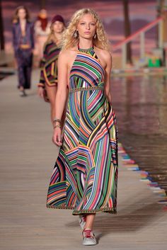 Tommy Hilfiger S/S '16 2016 Tommy Hilfiger Fashion, 2016 Fashion Trends, Tommy Hilfiger Women, Spring Summer 2016, Hot Outfits, 2016 Fashion, Estilo Boho, Fashion Week Spring, Colorful Fashion