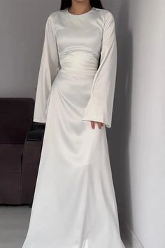 This maxi dress features elegant flare sleeves, an O-neck design, and a chic lace-up detail. Perfect for a stylish and comfortable look. Details: Silhouette: A-LINE Neckline: O-Neck Decoration: none Material: POLYESTER Closure Type: zipper Size (IN) Length Sleeve Bust Waist Hip S 50.4 22.4 32.3 26.0 34.6 M 50.8 22.8 33.9 27.6 36.2 L 51.2 23.2 35.4 29.1 37.8 XL 51.6 23.6 37.0 30.7 39.4 Dresses Elegant Long, Dress Elegant Long, Umbrella Skirt, Elegant Maxi Dress, Grey Maxi Dress, Flare Sleeves, Crewneck Dress, Maxi Dress Green, Long Sleeve Maxi