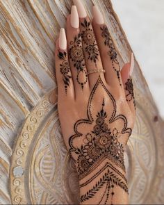 Seoul henna designs Henna Designs Eid Beautiful, Dainty Mehndi Designs, Beautiful Henna Designs For Eid, Hand Henna Flower, Arm Mehndi Design, Henna Designs Unique, Dainty Henna, Tattoo Baddie, Eid Aesthetic