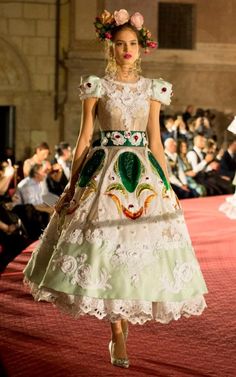 Dolce & Gabbana Alta Moda AW17 Japanese Minimalist Fashion, Dolce Gabbana Alta Moda, Michael Cinco, Bridal Party Gowns, Ellie Saab, Tall Fashion, The Leopard, Zuhair Murad, Fashion Tips For Women