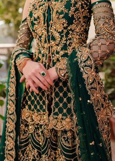 Green Kameez, Pakistani Mehndi Dress, Mehndi Outfit, Pakistani Mehndi, Mehndi Dresses, Desi Dress, Sharara Pants, Mehndi Dress, Nikkah Dress