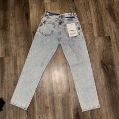 Brand New! They Just Don’t Fit Me! Super Cute! Blue Mom Fit Jeans For Spring, Spring Mom Fit Blue Jeans, Spring Blue Mom Fit Jeans, Blue Mom Fit Jeans For Everyday, High Rise Light Blue Jeans For Everyday, Light Blue High Rise Jeans For Everyday, Everyday Light Blue High Rise Jeans, Frame Denim Jeans, Straight Fit Jeans