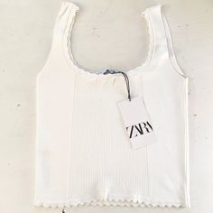 Zara Scoop Top Scallop Neckline And Hem, Quality Viscose Material Nwt Size Small Chic White Scoop Neck Crop Top, Elegant Summer Crop Top With Scoop Neck, Elegant Scoop Neck Summer Crop Top, Scallop Neckline, Scoop Top, Zara Tank Top, Zara Bodysuit, White Halter Top, Knit Structure