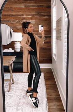 Vegan Leather Shirt Outfit, Glossy Leggings Outfit, Casual Birthday Lunch Outfit, Neutral Outfits Women Casual, Ltk Outfits Fall, Sporting Event Outfit Fall, Stile Casual Chic