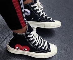 Cdg Converse, Shoes Aesthetic, Sneaker Lovers, Stunning Shoes, Outfits With Converse, Skirt Shoes, Eyes Model, New Sneakers