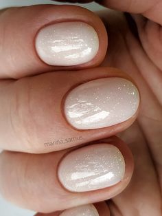 Clear Pink Gel Nails Short, Cute Gel Nails Simple, Milky Nails With Glitter, Cute Summer Nails 2023, Pretty Neutral Nails, Simple Summer Makeup, Summer 2023 Nail Trends, Easy Summer Makeup, Nails Simple Summer