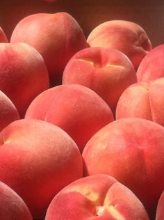 a box full of peaches sitting on top of a table next to each other