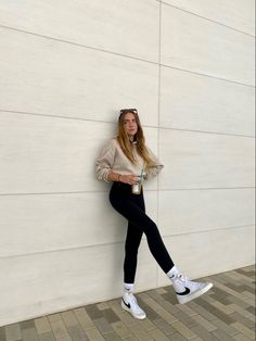 Leggings Outfit With Nike Socks, Comfy Outfits With Nike Blazers, Nike Blazer Mid 77 Leggings Outfit, Outfit Ideas With Nike Socks, Legging And High Socks Outfit, How To Style Nike Blazers With Leggings, Nike Socks With Blazers, Nike Blazer Leggings Outfit, Outfits For 45 Degree Weather