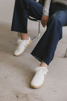 Sneakers in white Pleated Blouse, Embroidered Shorts, Studio Shoot, Collar Blouse, A Color, Graphic Crewneck, Striped Shorts, Strappy Sandals, Tennis Shoes