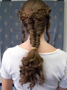 Erechtheion Temple, Makeup Masquerade, Greek Hairstyles, Greek Toga, Medieval Hair, Trojan Women, Roman Hairstyles, Greek Hair, Intricate Hairstyles