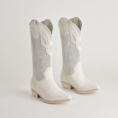 RANCH BOOTS IVORY LEATHER Western Boots For Women, Classic Mini Skirt, Ranch Boots, Western Trend, Western Boots Women, Leather Socks, Leather Detail, Western Leather, White Heels