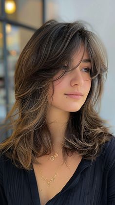 28 Trendy Feathered Haircuts for Your Next Style Adventure Mid Length Hair With Layers, Trendy Hairstyle, Midlength Haircuts, Haircuts For Medium Hair, Mid Length Hair, Haircuts With Bangs, Long Bob, Curtain Bangs