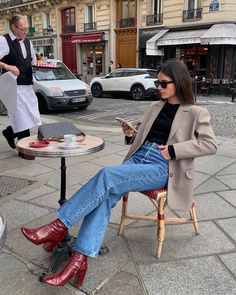 Parisians Know Better Than to Buy Into These 7 Trends | Who What Wear UK Mode Inspo, Blazer Outfits, 가을 패션, Celebrity Outfits, Fall Fashion Trends, Business Casual Outfits, Mode Inspiration, Outfit Casual, Winter Fashion Outfits