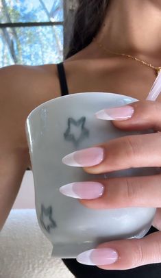 french tip Madison Beer Nails Ideas, French Manicure Long Nails, Madison Beer Nails, Madison Beer Aesthetic, Minimalist Nails, Fire Nails, Madison Beer, Pretty Acrylic Nails, Nails Inspo