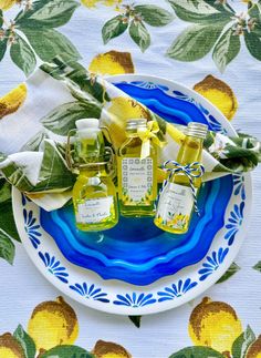 Wedding Favors Fill Your Own Limoncello Bottle Limoncello Bonbonniere Amalfi Coast Favors Italian Favors Positano Favors - Etsy Wedding Limoncello, Positano Theme Party, Limoncello Party, Italian Favors, Limoncello Bottle, Limoncello Favors, Italian Engagement, Costa Amalfi, Italian Wedding Favors