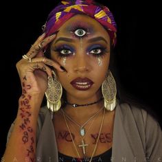 Crazy Halloween Makeup, Fortune Teller Costume, Vampire Makeup Halloween, Make Carnaval, Creepy Halloween Makeup, Cute Halloween Makeup, Halloween Costumes Makeup, Ouija Board