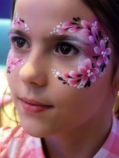 Flower Face Painting, Daisy Face Paint, Face Paint Ideas Flowers, Small Face Painting Ideas Cheek Art, Cherry Blossom Face Paint, Minnie Mouse Face Painting, Simple Flower Face Paint