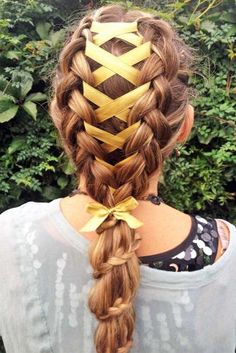 Amazing Braid Hairstyles with Corset Braid Hair ★ Ribbon In Braids Hairstyles, Ribbons In Hair Braid, Ribbon Braid Hairstyle, Corset Hairstyle, Renfaire Hair, Hairstyles Ribbon, Hair Ribbons Hairstyles, Crazy Braids, Braid With Ribbon