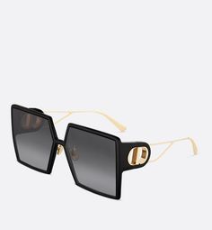 The 30Montaigne SU sunglasses are a bold style characterized by an oversized square shape. The black acetate frame with gray gradient lenses is adorned with the functional gold-finish metal 'CD' signature, inspired by the emblematic clasp of the 30 Montaigne handbag. A statement frame for a style that is definitively Dior.. Black Square Sunglasses, Accessories Dior, Lux Life, Christian Dior Sunglasses, Aviators Women, Sunglasses Women Fashion, Dior Accessories, Dior Designer, Christian Dior Couture