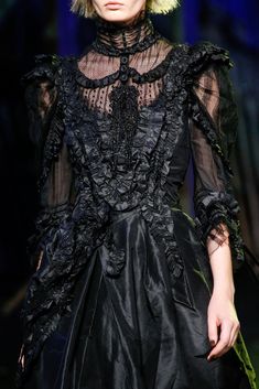 Gothic Runway, Dark Glamour, Gothic Mode, Pochette Louis Vuitton, Fashion Runway, Dark Fashion, Goth Fashion, Fashion Details, Look Cool