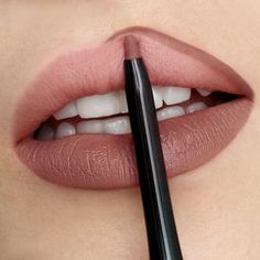 Best Lip Pencils, How To Choose Lip Liner Color, Best Brown Lip Liner, How To Apply Lip Liner, Lipstick With Lip Liner, Lip Liner Looks, Best Lip Liner, Lip Liner Tutorial, Chocolate Images