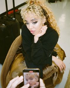 Fka Twigs, Edgy Makeup, Female Singers, Woman Crush, Autumn Inspiration, Black Is Beautiful, Maquillaje De Ojos, Film Photography