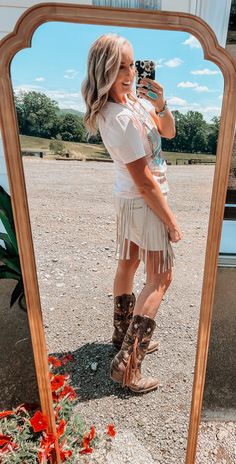 Faux leather studded fringe mini skirt. Color: White Sand Fringe Skirt Outfit Plus Size, Skirt Boho Outfit, Fringe Skirt Outfit, Fringe Mini Skirt, Nashville Outfit, Outfit Plus Size, Nashville Outfits, White Mini Skirt, Fringe Skirt