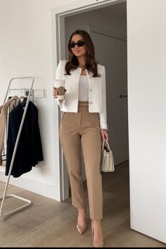 Women Office Outfits, Makeup Tip, Casual Work Dresses, Corporate Attire, Professional Outfits Women, Business Outfits Women, Work Dresses For Women, Stylish Work Attire, Corporate Outfits