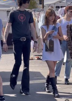 Rockstar Summer Outfit, Rockstar Couple Aesthetic, Coachella Couple Outfits, Rockstar Boyfriend Aesthetic, Rock Star Girlfriend Outfit, 70s Rockstar Aesthetic, Rockstar Couple, Rockstar Aesthetic Outfits, Rockstars Gf