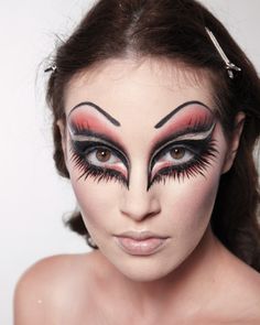 "Evil Queen" makeup tutorial via #MarthaStewart.  I'd like to alter this a bit for my Woodland Fairy costume. Owl Face Paint, Owl Makeup, Nature Costume, Woodland Fairy Costume, Fairy Eyes, Colouring Art, Bird Makeup, Drag Make-up