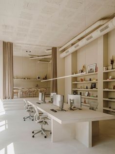 an empty room with several desks and chairs in it, all lined up against the wall