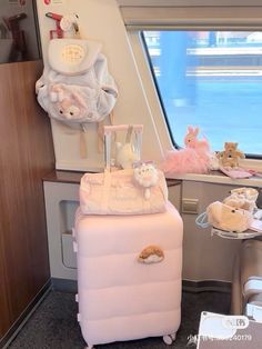 Koper Aesthetic, Koper Traveling Aesthetic, Trolly Bag, Hello Kitty Water Bottle, Pink Suitcase, Cute Suitcases, Cute Luggage, Airport Aesthetic, Girly Car Accessories