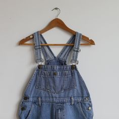 Vintage light blue wash denim dungarees. Great vintage condition. Made by Scirooco in 90's. Two side, two back and one front pocket. Straight slightly tapered leg fit. Originally child size Hight 158cm, fits like size XXS / XS depending on desire fit but please check measurements carefully. 100% cotton, thick no stretchy denim. 90's classic.  Waist 80cm=31'5 Across hip area laying flat approx 52cm=20'5 Top of the thigh laying flat 32cm=12'5 Inside leg 70cm=27'5 Hem laying flat 19cm=7'5 Total len Denim Dungarees, 90s Era, Vintage Lighting, Dungarees, Denim Wash, Favorite Outfit, Overalls, Light Blue, Bathing Beauties