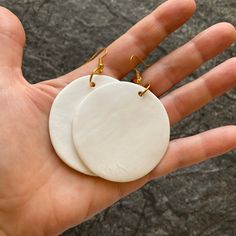 Kintsugi Earrings, White Disc Earrings With Gold Joinery - Etsy Kintsugi Earrings, Gold Veins, Porcelain Earrings, Disc Earrings, Earrings White, Dangly Earrings, Large Earrings, China Porcelain, Fine Bone China