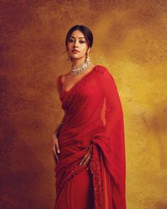 Saree With Corset, Paisley Border, Anu Emmanuel, Tulle Embroidery, Churidar Designs, Corset Blouse, Traditional Blouse Designs, Border Saree