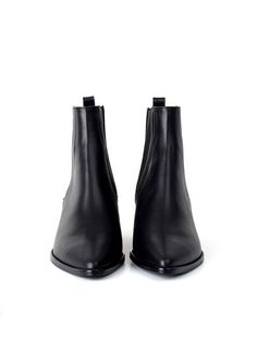 ** Made to order item- Chelsea Boots in Black- Banding on side- Pointed toeMesurements- Size(Italy): 220(35) - 255(38.5)- Height:4.7in (Not include heels) - Outsole: 1.9in.* Fits true to sizeComposition & Care- 100% Leather- Outsole: woodDesigner- Imported- By MARCIE- SKU:250372628- Style #:450519894 Chelsea Boots Black, Black Chelsea Boots, Boots Black, Chelsea Boots, Chelsea, Italy, Band, Boots, Heels