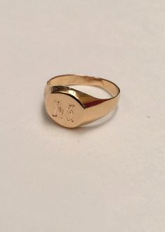 "Pinky ring, Engraved ring, Initial Ring, Personalized Ring Engraved Signet ring with Round Seal- Best quality 18k Gold Plate Engraved 1 letter - Vintage style Diameter: 0.7 mm = 0.27\" Please note in the \"notes to seller\" at checkout. : * state your ring size * letter you want to apper The product will arrive to you packed in gift box and padded envelope to maintain the product Our jewelry are water resistant and comes with 1 year warranty Thank you for your interest. Please check out our oth Wedding Initial Ring With Round Band, Timeless Personalized Promise Ring Jewelry, Minimalist Signet Ring With Initials For Wedding, Minimalist Wedding Signet Ring With Initials, 14k Gold Engraved Open Ring Jewelry, 14k Gold Initial Ring With Engraving Option, Timeless Initials Rings As Gift, 14k Gold Open Initial Ring With Engraving Option, Timeless Personalized Initial Ring For Wedding