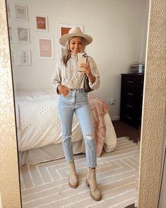 20 Fall 2021 Outfit Ideas Casual Fall Outfits With Hat, Outfits With Beige Shoes, Cute Fall Outfits With Boots, Joggers With Uggs Outfit, Beige Chelsea Boots For Spring, Trendy Fall Outfits 2022, White Ankle Boots Outfit Fall 2022, Las Vegas Fall Outfit Ideas 2022, Fall Winery Outfits 2022