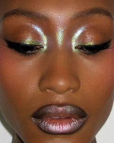 mollie gloss | DANIELLE 🤍 sparkling seafoam, glass pink, and deep taupes with rose frost 💋 | Instagram Eyeshadow Dark Skin, Futuristic Makeup, Full Coverage Makeup, Duochrome Eyeshadow, Metallic Makeup, Lip Combos, Euphoria Makeup, Nice Face, Smokey Eyeshadow