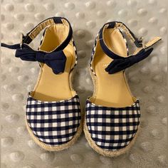 Brand New Blue And White Checkered Summer Round Toe Sandals For Picnic, Casual Open Toe Sandals For Picnic, Trendy Blue Round Toe Espadrilles, Casual Round Toe Sandals For Picnic, Casual Navy Sandals For Spring, Navy Casual Espadrilles For Summer, Cute Blue Sandals For Vacation, Navy Flat Sandals For Summer, Navy Sandals For Beach In Spring