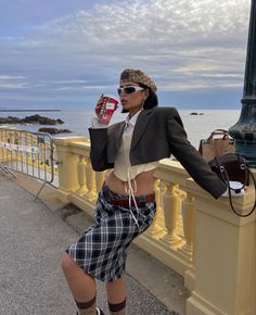 Streetwear Poses, Bella Hadid Fashion, Black Long Skirt, Outfit Inspo 2023, Hadid Fashion, Girl Vibe, Day Aesthetic, Bella Bella, Dress Jeans