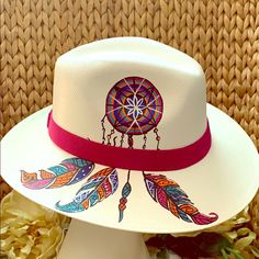 Dream Catcher Hand Painted Woman Hat Summer Style White Fedora Panama Hat For Festivals, White Bohemian Fedora For Summer, White Bohemian Summer Fedora, White Bohemian Panama Hat With Flat Brim, White Bohemian Panama Hat For Festivals, Native Hat, Hand Painted Hats, Hat Painting, Vintage Straw Hat