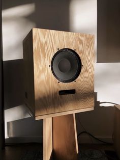 a speaker sitting on top of a wooden stand