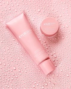 time to mask ⏰ prep your skin for the rest of the week with our ultra hydrating lip and face masks ✨ kylieskin.com Spray Background, Café Kitchen, Skin Care Routine For Teens, Skin Care Business, Kylie Skin, Beauty Marketing, Nursing Homes