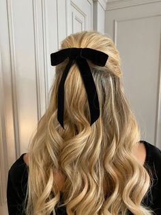 Black Velvet Hair Bow Barrette Black Hair Bow Velvet Hair - Etsy Black Hair Bows, Black Velvet Bow, Fest Outfits, Velvet Hair, Long Blonde, Long Blonde Hair, Winter Trends, Hairstyles For School, Aesthetic Hair