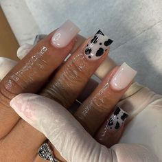 Initial Nails Short Square, Short Acrylic Nails Tapered Square, Yellow Nails Short Natural, Acrylic Nails Shorties, Square Acrylic Nails Cheetah Print, Dope Short Nail Designs, Coffin Cheetah Nails, Cheetah Print Nails Y2k