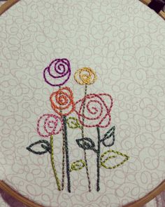 Sulaman Pita, Crewel Embroidery Patterns, Doodle Flowers, Embroidered Portrait, Crewel Embroidery Kits, Learn Embroidery, Simple Embroidery