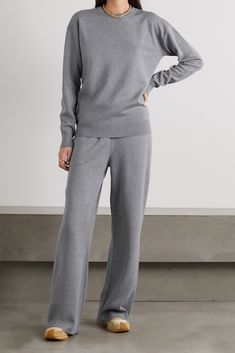 When it comes to loungewear, it doesn't get much more comfortable than Olivia von Halle's 'Carmel' set. It's knitted from a luxurious blend of cashmere and silk, which is soft to the touch and has a natural luster. The crewneck sweatshirt has a relaxed fit, while the pants have a comfortable elasticated waist. Cashmere Pajamas, Knit Loungewear Set, Designer Loungewear, Designer Pajamas, Designer Tracksuits, Olivia Von Halle, Cashmere Pants, Pyjama Sets, Designer Hoodies