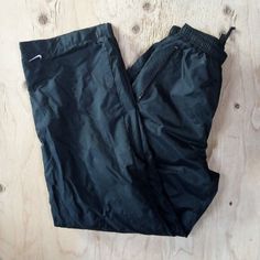 Vintage Nike Lined Wind Pants Joggers Trainers - Side Zipper Pockets, Zippers At Ankles - Size Small, Measures Adjustable Drawstring Elastic Waist(Flat)=11" Inseam=30" Front Rise=12" - Excellent Condition, No Flaws Womens Trousers, Nike Vintage, Vintage Nike, Trousers Women, Side Zipper, Zipper Pocket, Jogging, Capri Pants, Capri