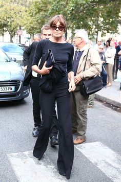 Carla Bruni Now, European Fashion For Women Over 50, Carla Bruni Casual Style, Carla Bruni Hair, French Women Style Over 50, Carla Bruni Style, Mode Over 50, French Style Clothing